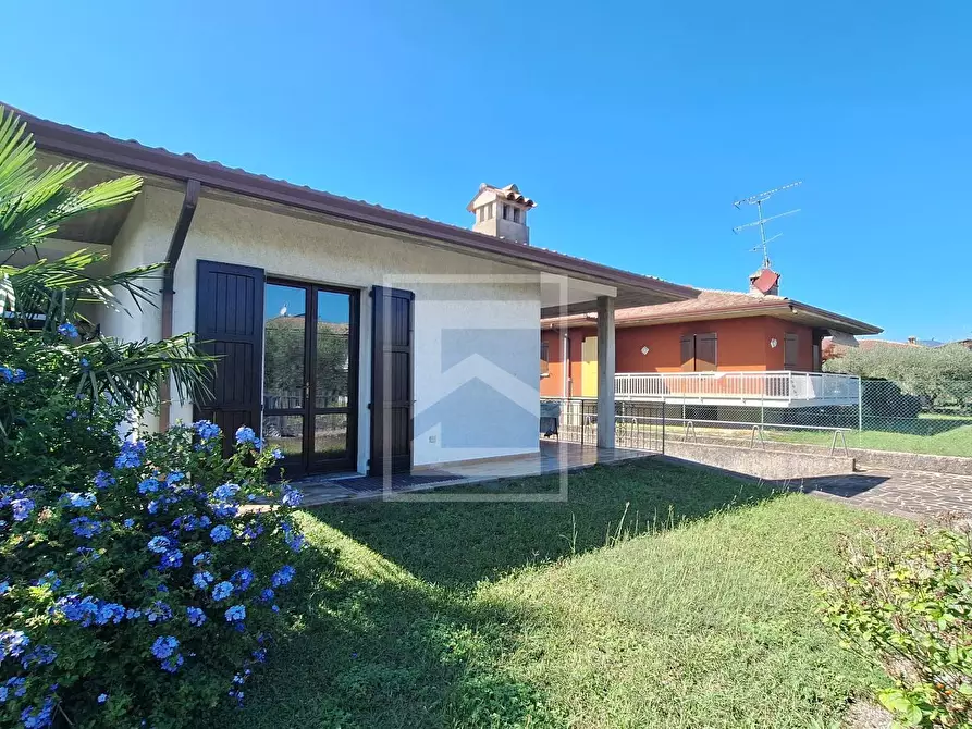 Immagine 1 di Villa in vendita  in Via Benaco 13 a Calvagese Della Riviera