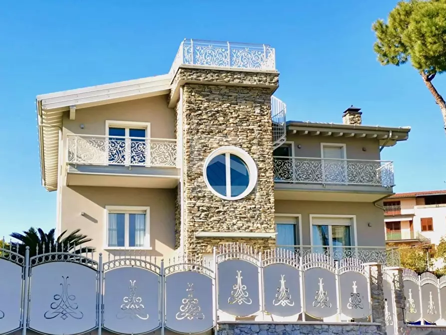 Immagine 4 di Albergo/B&B/Residence in vendita  in Via Caporali a Desenzano Del Garda