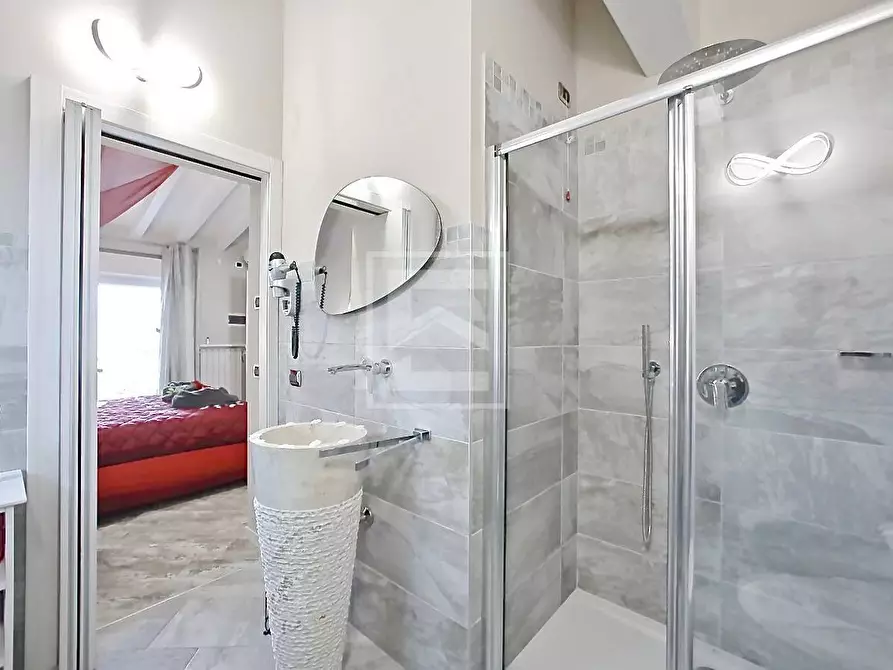 Immagine 15 di Albergo/B&B/Residence in vendita  in Via Caporali a Desenzano Del Garda