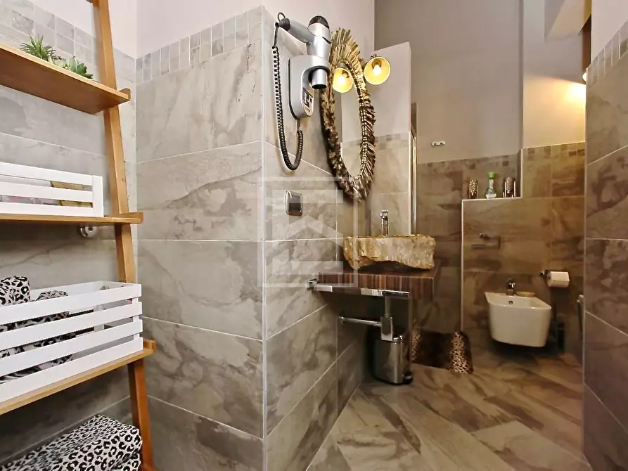 Immagine 12 di Albergo/B&B/Residence in vendita  in Via Caporali a Desenzano Del Garda