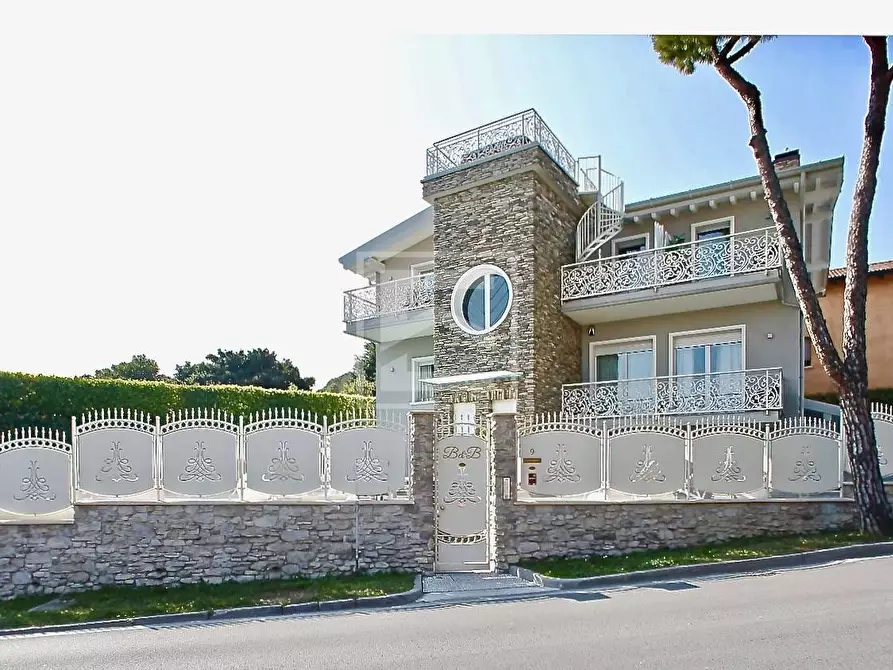 Immagine 3 di Albergo/B&B/Residence in vendita  in Via Caporali a Desenzano Del Garda