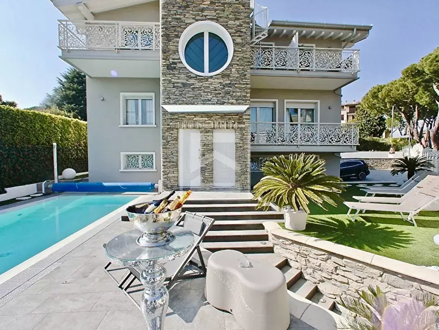 Immagine 1 di Albergo/B&B/Residence in vendita  in Via Caporali a Desenzano Del Garda