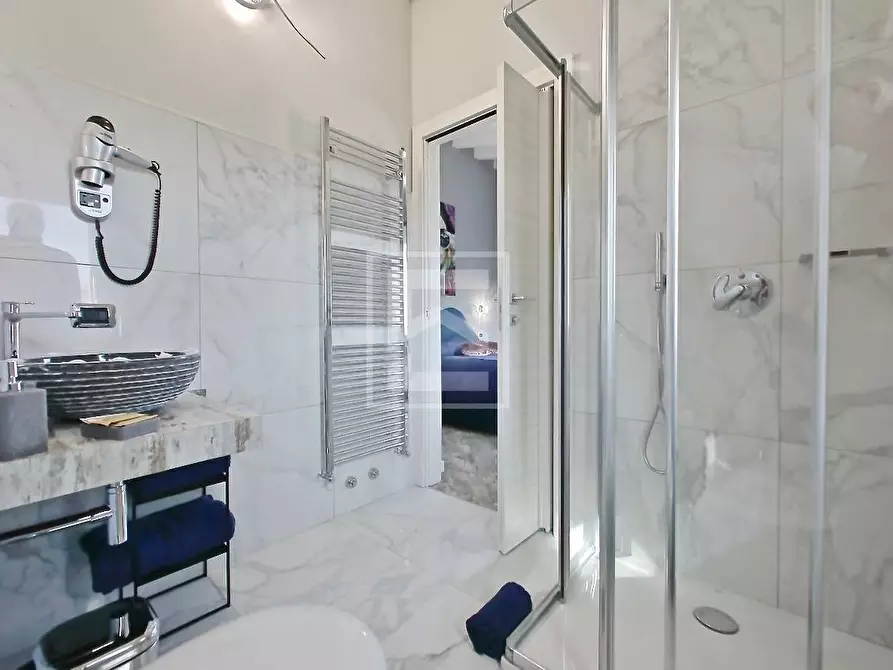 Immagine 21 di Villa in vendita  in via Caporali a Desenzano Del Garda