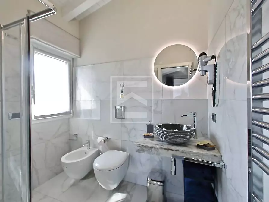 Immagine 22 di Villa in vendita  in via Caporali a Desenzano Del Garda