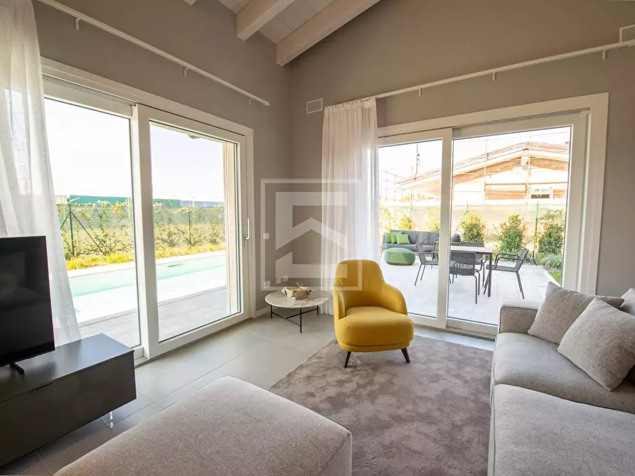 Immagine 10 di Villa in vendita  in Via Roma a Lonato del Garda