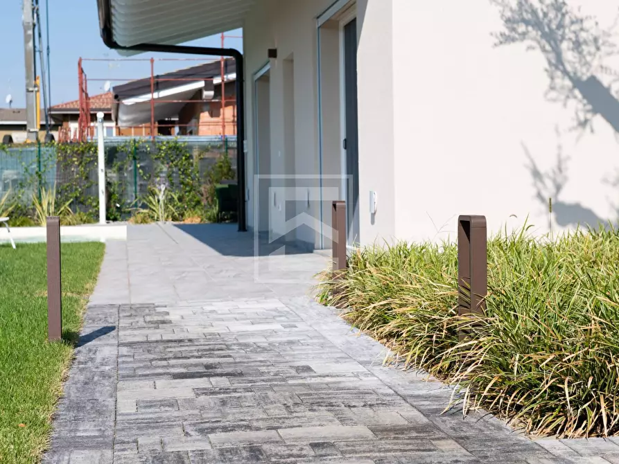 Immagine 14 di Villa in vendita  in Via Roma a Lonato del Garda