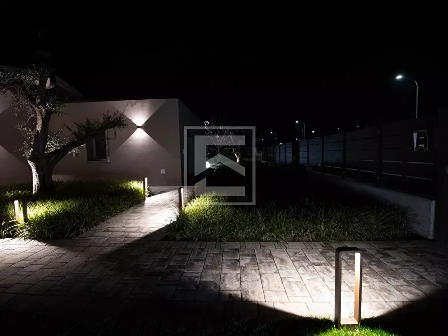 Immagine 29 di Villa in vendita  in Via Roma a Lonato del Garda