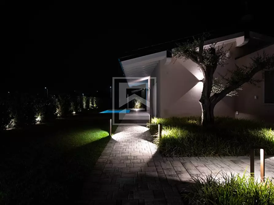 Immagine 28 di Villa in vendita  in Via Roma a Lonato del Garda