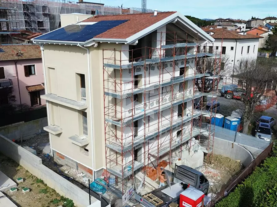 Immagine 2 di Attico in vendita  in via scuole a Desenzano Del Garda