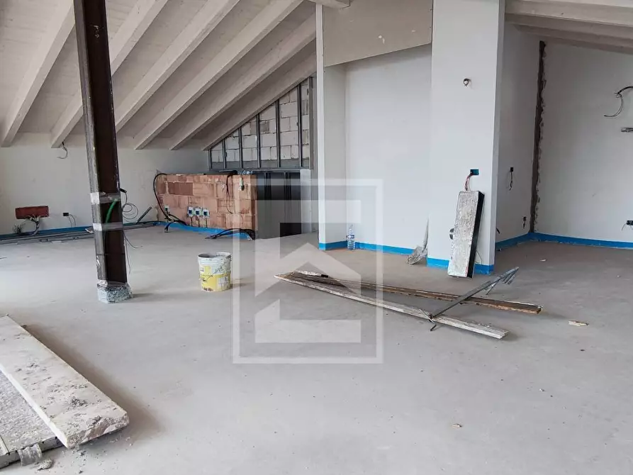 Immagine 15 di Attico in vendita  in via scuole a Desenzano Del Garda