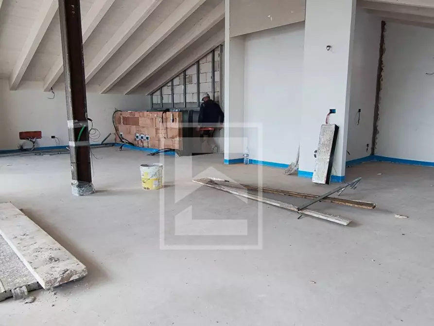 Immagine 17 di Attico in vendita  in via scuole a Desenzano Del Garda