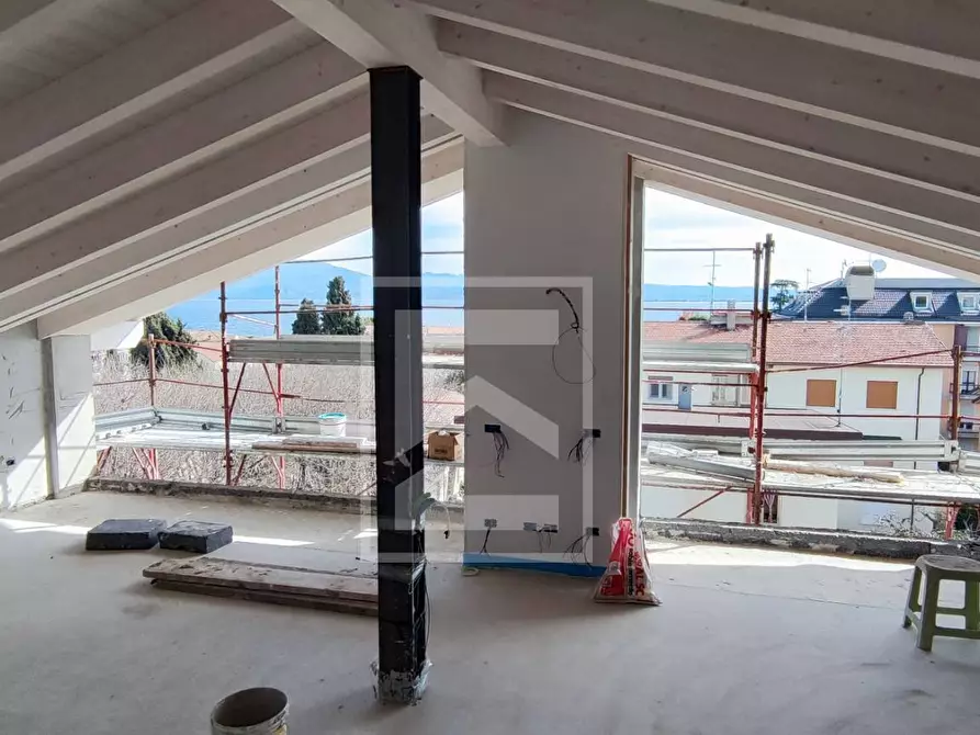 Immagine 14 di Attico in vendita  in via scuole a Desenzano Del Garda