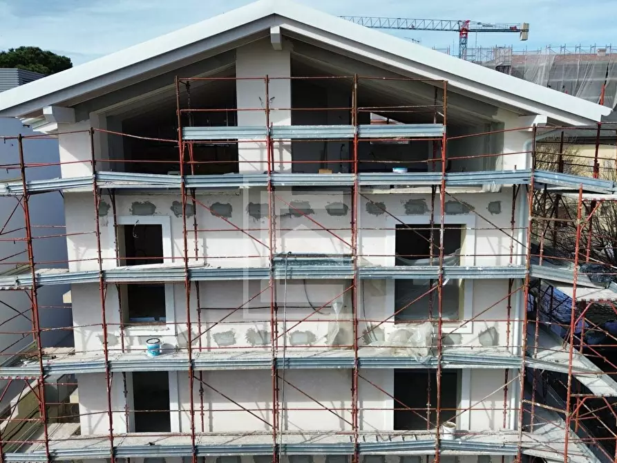 Immagine 3 di Attico in vendita  in via scuole a Desenzano Del Garda