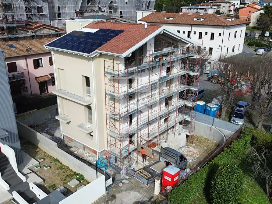 Immagine 4 di Attico in vendita  in via scuole a Desenzano Del Garda