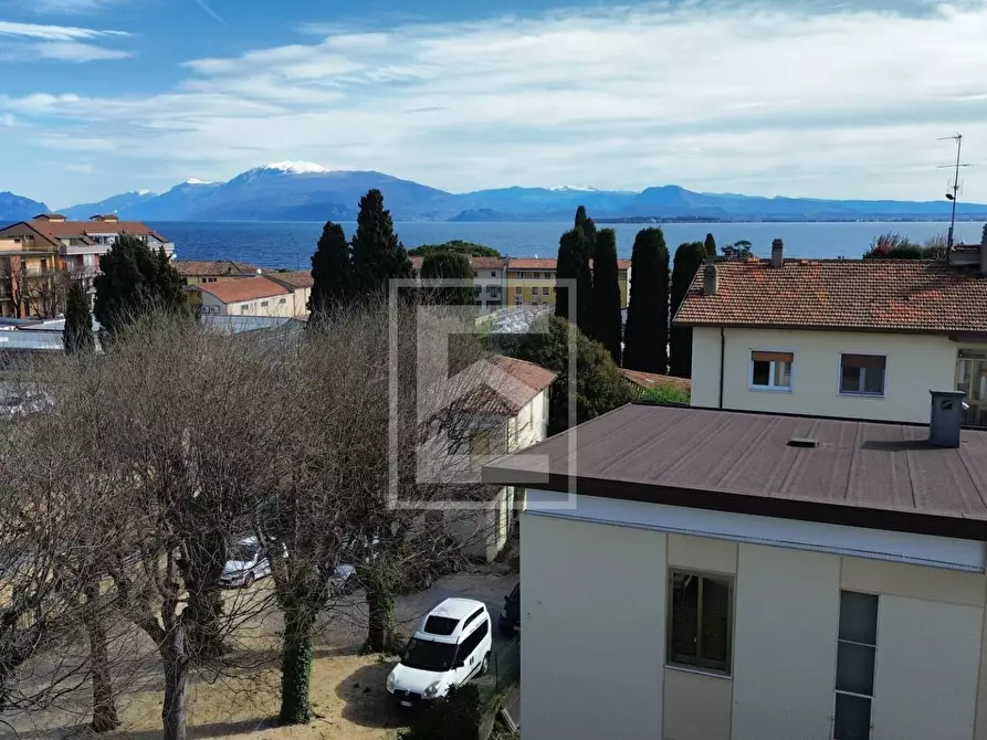 Immagine 13 di Attico in vendita  in via scuole a Desenzano Del Garda