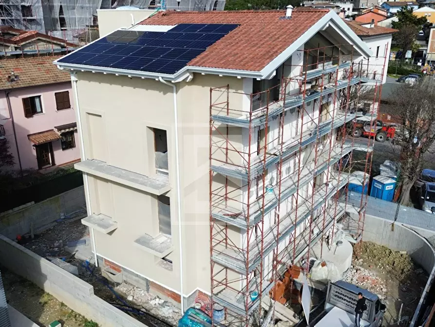 Immagine 11 di Attico in vendita  in via scuole a Desenzano Del Garda