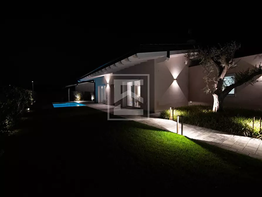 Immagine 26 di Villa in vendita  in Via marconi a Pozzolengo
