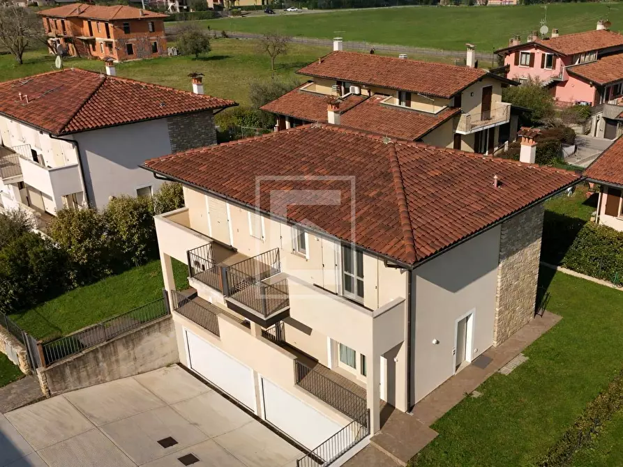 Immagine 2 di Casa semindipendente in vendita  in Via Valtenesi a Calvagese Della Riviera