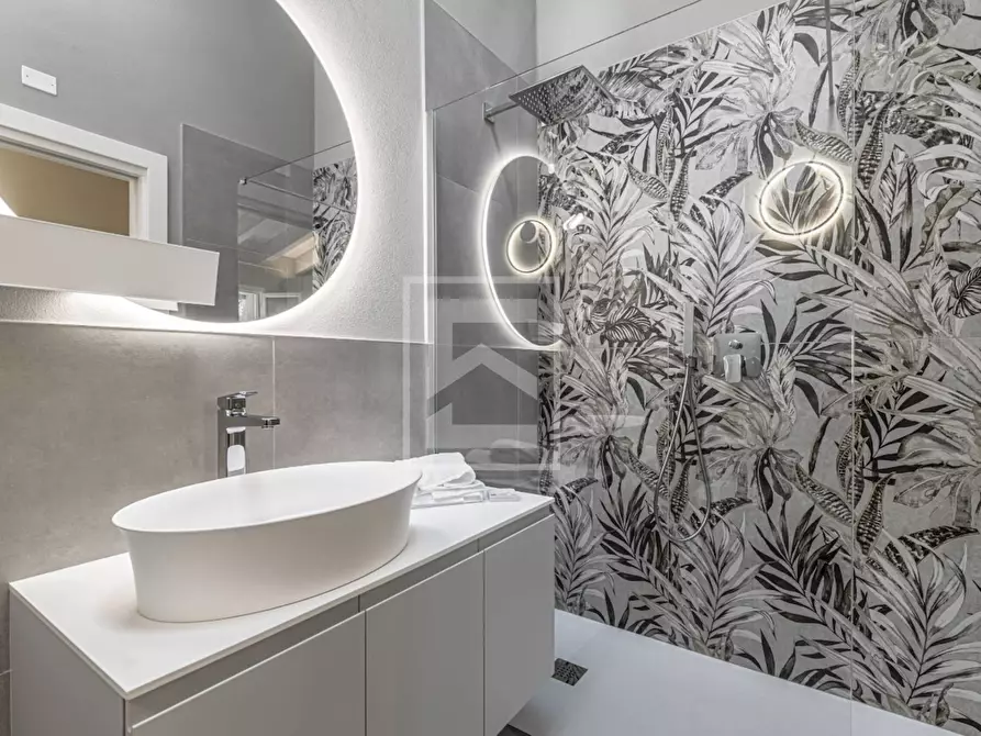 Immagine 21 di Villa in vendita  in Via Talina a Padenghe Sul Garda