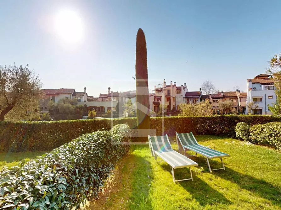 Immagine 34 di Appartamento in vendita  in Località Sermana 1 a Peschiera Del Garda