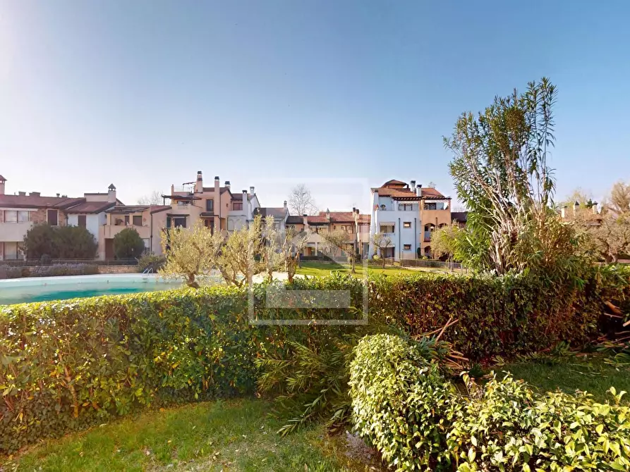 Immagine 37 di Appartamento in vendita  in Località Sermana 1 a Peschiera Del Garda