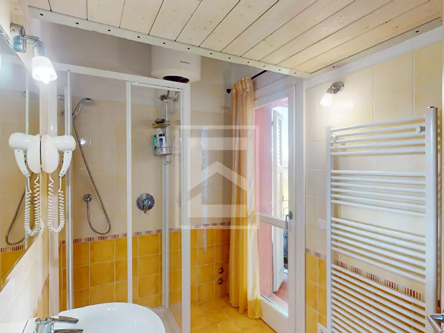 Immagine 11 di Appartamento in vendita  in via dei colli a Manerba Del Garda