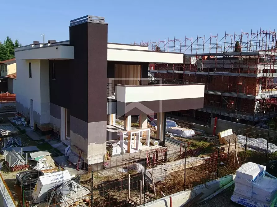 Immagine 11 di Villa in vendita  in VIa Rambotti 6 a Desenzano Del Garda