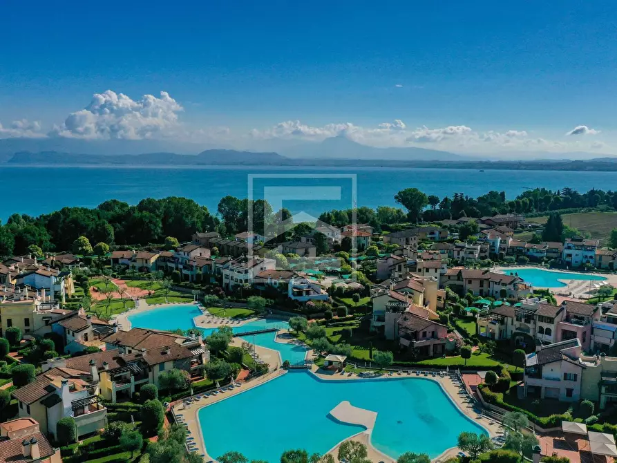 Immagine 19 di Appartamento in vendita  in Località Sermana 1 a Peschiera Del Garda