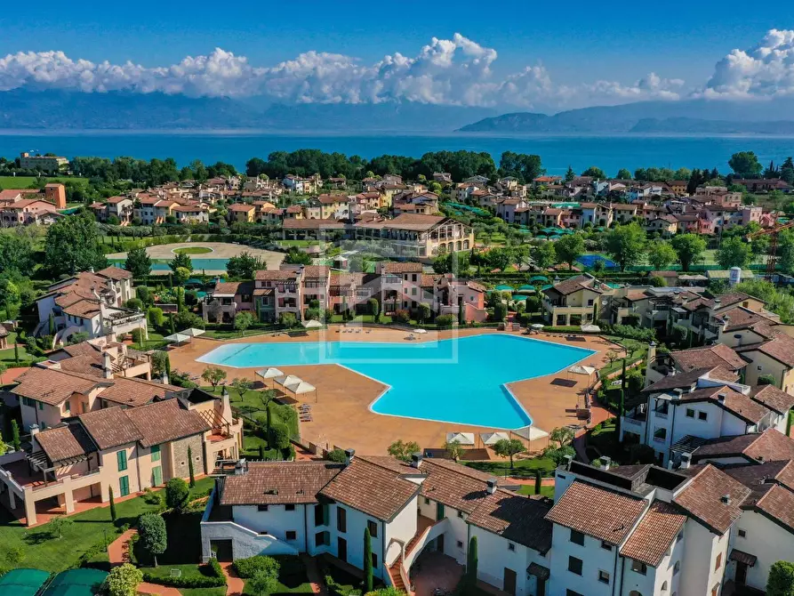 Immagine 21 di Appartamento in vendita  in Località Sermana 1 a Peschiera Del Garda