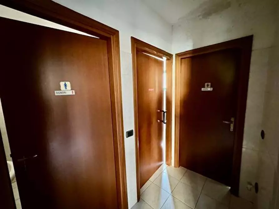 Immagine 36 di Locale commerciale in vendita  in via torradello 7 a Alagna