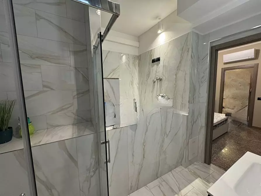 Immagine 14 di Appartamento in affitto  in Piazza Castello a Pavia