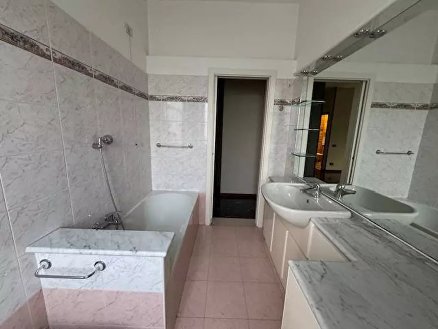Immagine 20 di Appartamento in vendita  in Viale Lombardia a Rozzano