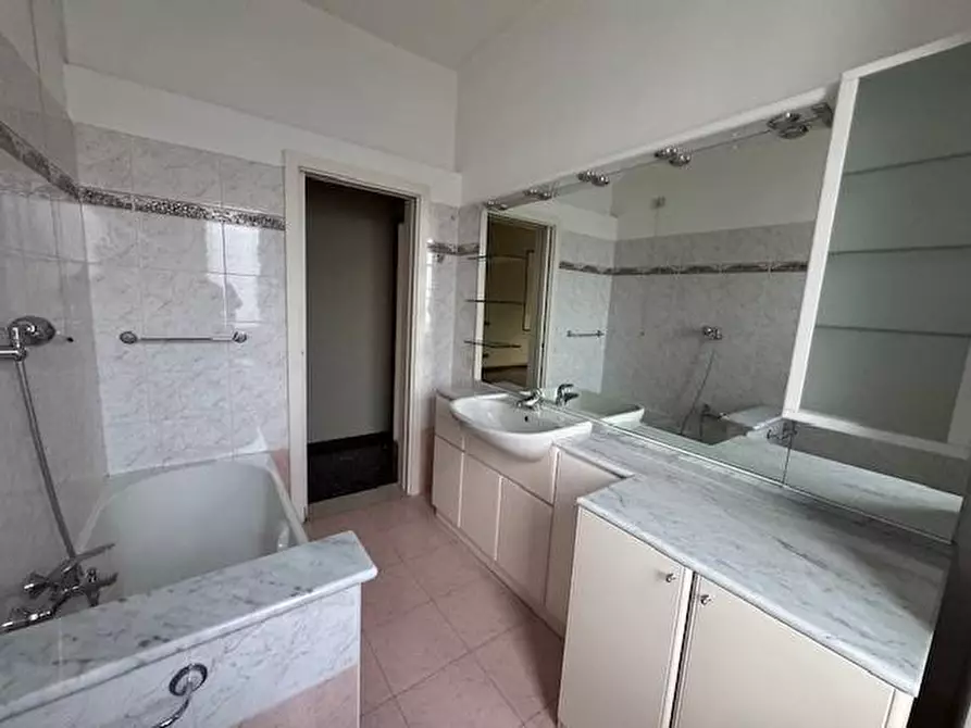 Immagine 23 di Appartamento in vendita  in Viale Lombardia a Rozzano