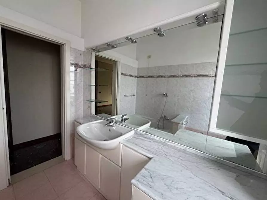 Immagine 24 di Appartamento in vendita  in Viale Lombardia a Rozzano