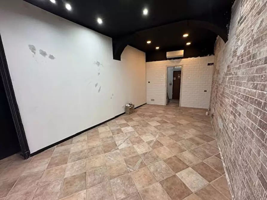 Immagine 3 di Locale commerciale in affitto  in corso Carlo Alberto 36 a Pavia