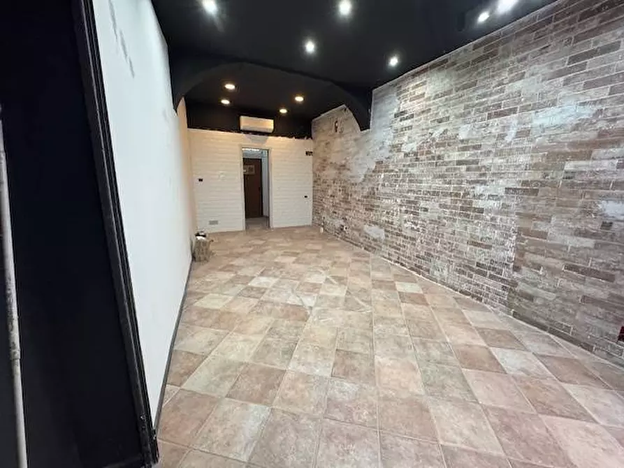 Immagine 6 di Locale commerciale in affitto  in corso Carlo Alberto 36 a Pavia