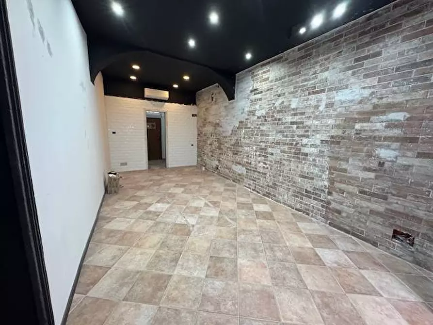 Immagine 7 di Locale commerciale in affitto  in corso Carlo Alberto 36 a Pavia