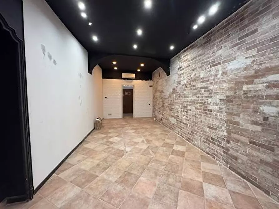 Immagine 11 di Locale commerciale in affitto  in corso Carlo Alberto 36 a Pavia