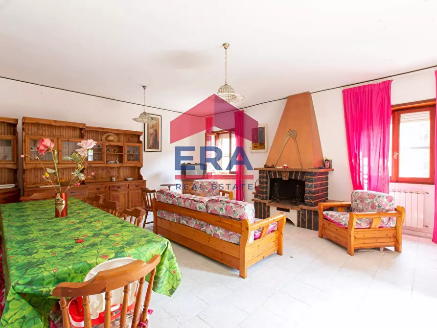 Immagine 1 di Appartamento in vendita  in Via Mar Giallo 42 a Pomezia