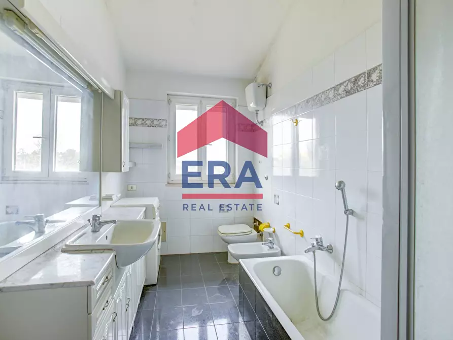 Immagine 52 di Villa in vendita  in via di valle caia 2 a Ardea