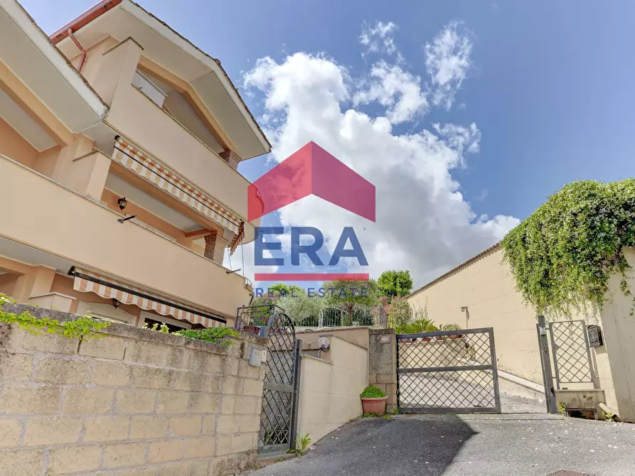 Immagine 2 di Casa semindipendente in vendita  in Via Treviso a Pomezia