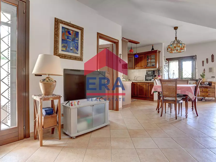 Immagine 5 di Casa semindipendente in vendita  in Via Treviso a Pomezia