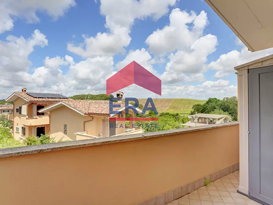 Immagine 9 di Casa semindipendente in vendita  in Via Treviso a Pomezia