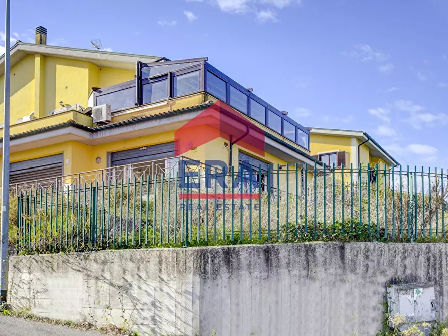 Immagine 7 di Negozio in affitto  in Via Carife 91 a Roma