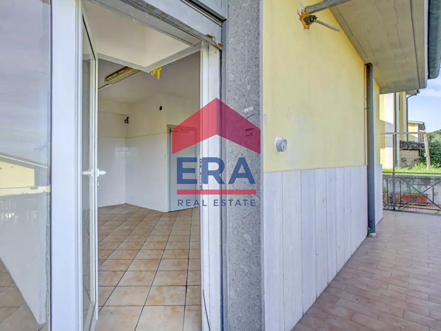 Immagine 11 di Negozio in affitto  in Via Carife 91 a Roma