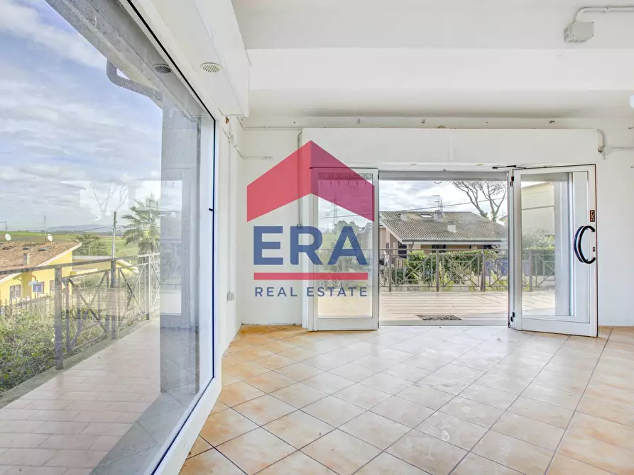 Immagine 15 di Negozio in affitto  in Via Carife 91 a Roma