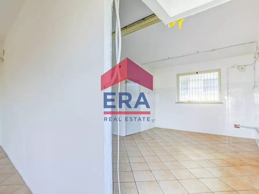 Immagine 16 di Negozio in affitto  in Via Carife 91 a Roma