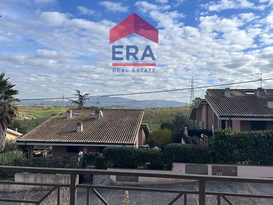 Immagine 10 di Negozio in affitto  in Via Carife 91 a Roma