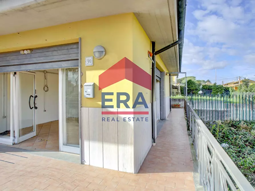 Immagine 3 di Negozio in affitto  in Via Carife 91 a Roma