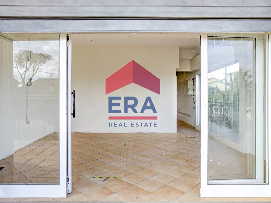 Immagine 23 di Negozio in affitto  in Via Carife 91 a Roma